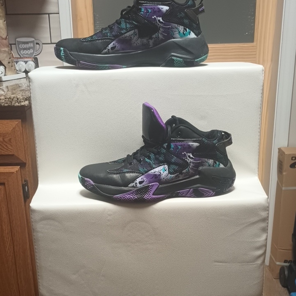 Men's Black and Purple Athletic Shoes
